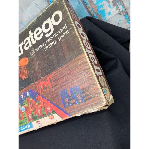 Stratego Board Game Milton Bradley - Picture 3 of 9